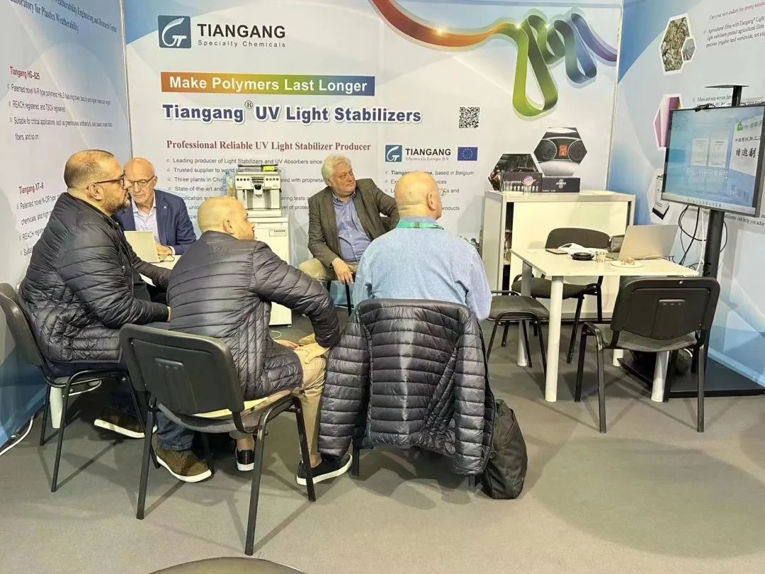 ?天罡歐洲團隊攜個創(chuàng)新產品成功亮相世界橡塑展德國K展 ?天罡歐洲團隊攜個創(chuàng)新產品成功亮相世界橡塑展德國K展