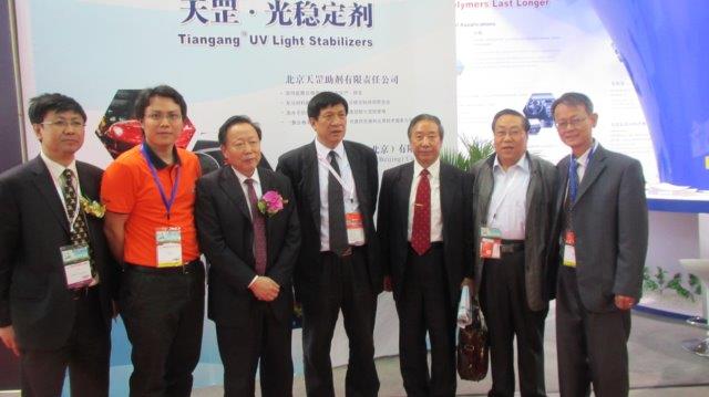 中塑協(xié)領導視察天罡公司Chinaplas2012展位